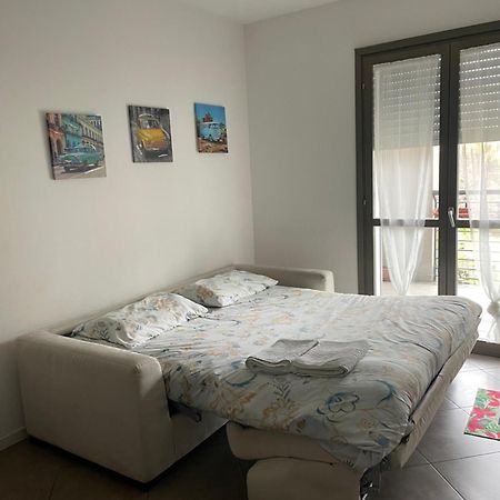 Appartamento DolceCasaLeoGiu con parcheggio coperto gratuito Vitinia Esterno foto