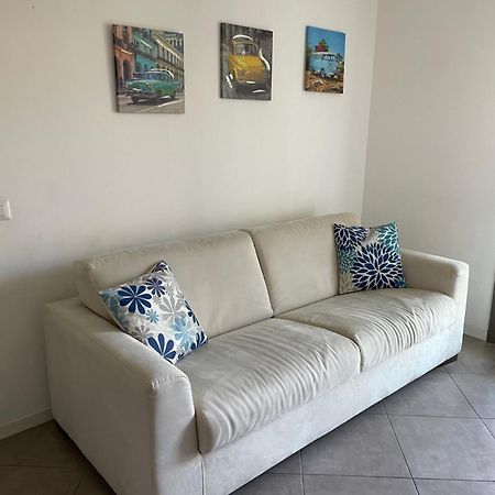 Appartamento DolceCasaLeoGiu con parcheggio coperto gratuito Vitinia Esterno foto