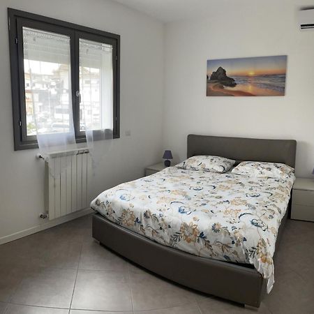 Appartamento DolceCasaLeoGiu con parcheggio coperto gratuito Vitinia Esterno foto