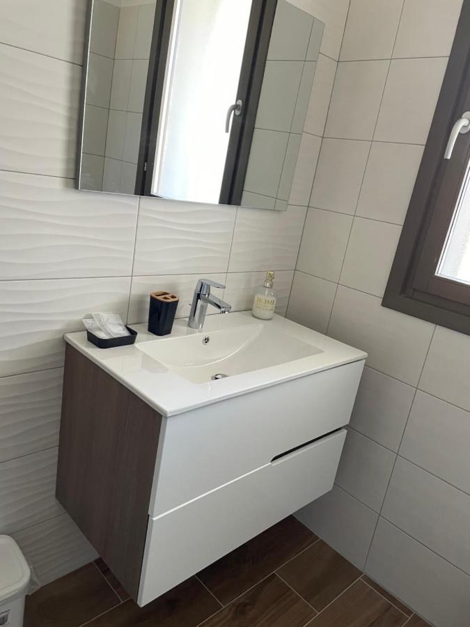 Appartamento DolceCasaLeoGiu con parcheggio coperto gratuito Vitinia Esterno foto