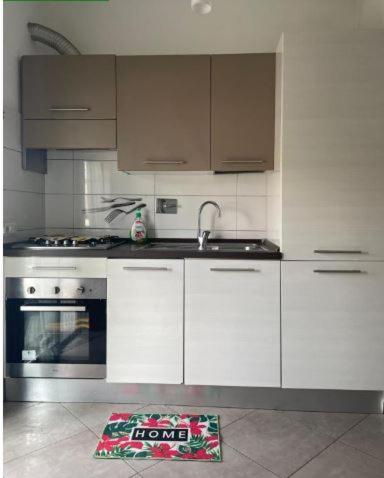 Appartamento DolceCasaLeoGiu con parcheggio coperto gratuito Vitinia Esterno foto
