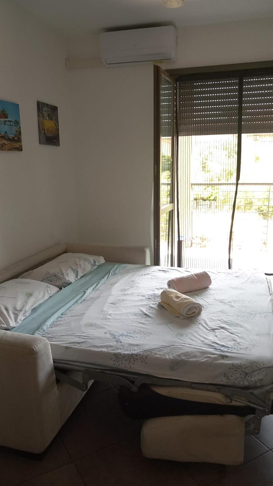Appartamento DolceCasaLeoGiu con parcheggio coperto gratuito Vitinia Esterno foto